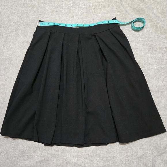 ADRIENNE VITTADINI Black Pleated Skater Style Flared A-line Skirt Size Small - Picture 4 of 7